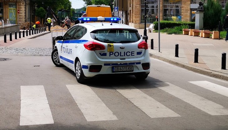 Преминаването на червен светофар и неспирането на пешеходна пътека ще костват 150 лева Преминаването на червен светофар и неспирането на пешеходна пътека ще костват 150 лева