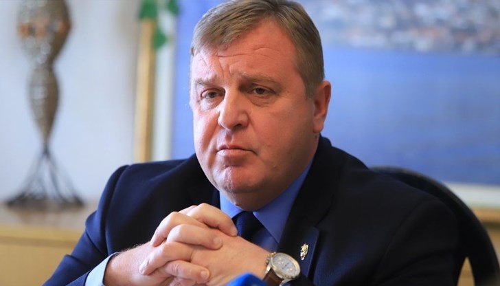 Бивши активисти обвиняват лидера в прокремълски позиции и организационна разруха