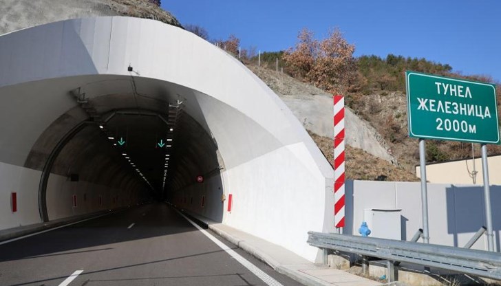 Движението в посока Кулата временно се осъществяваше само в изпреварващата лента