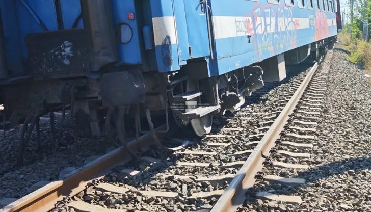 Няма пострадали при инцидента, движението временно преустановено