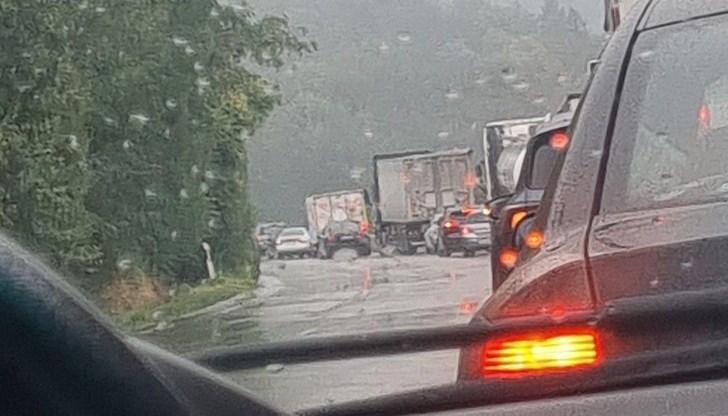 Движението в района е затруднено