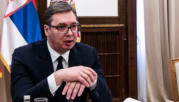 Полицейски командир обвинен в заплахи за изнасилване на студентка в гараж на правителството Полицейски командир обвинен в заплахи за изнасилване на студентка в гараж на правителството