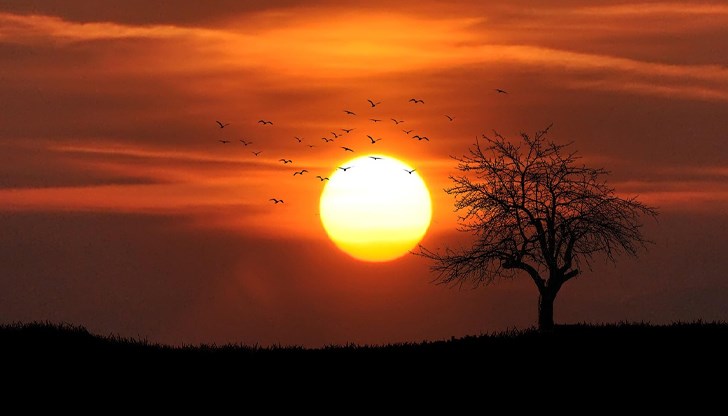 Денят се скъсява с 2-3 минути всеки ден, а природата превключва на есенен ритъм