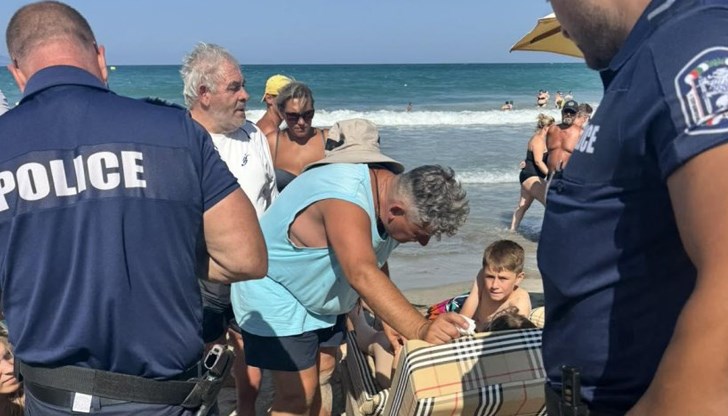 Д-р Константин Димов реанимира момичетата след като спасителните действия първоначално не дадоха резултат