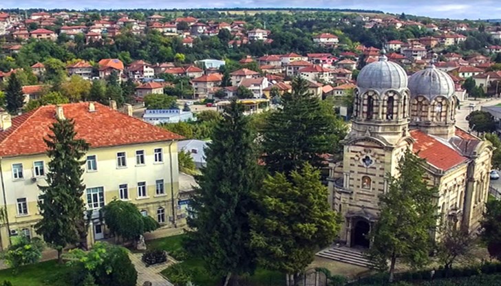 Населението на община Бяла намаля с близо 2000 души за десетилетие Населението на община Бяла намаля с близо 2000 души за десетилетие