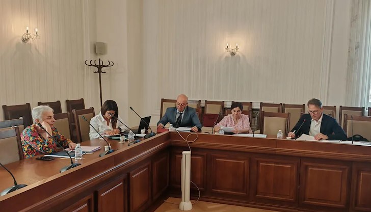 Четиримата претенденти ще се явят пред Номинационната комисия на 22 август от 10:30 часа