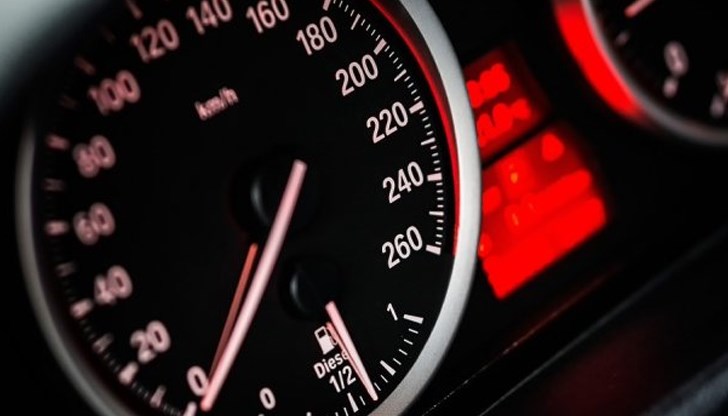 Старозагорска кола превиши ограничението с 83 км/ч при акция "Скорост" в района на Перник Старозагорска кола превиши ограничението с 83 км/ч при акция "Скорост" в района на Перник