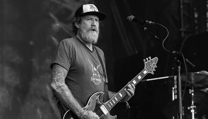 Бившият китарист на Mastodon е бил блъснат от джип, който не му е отстъпил предимство