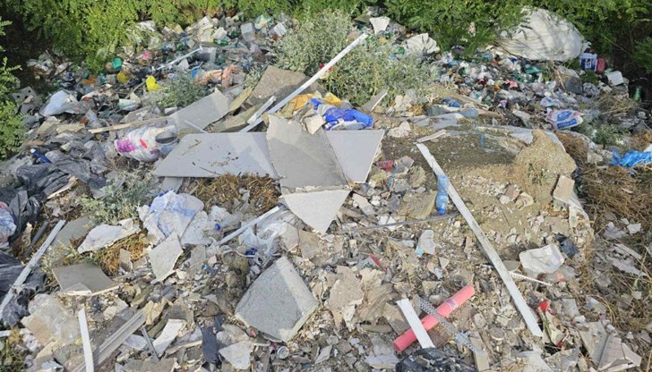 Община Русе започва издирване на нарушителя и подготвя почистване на замърсената територия