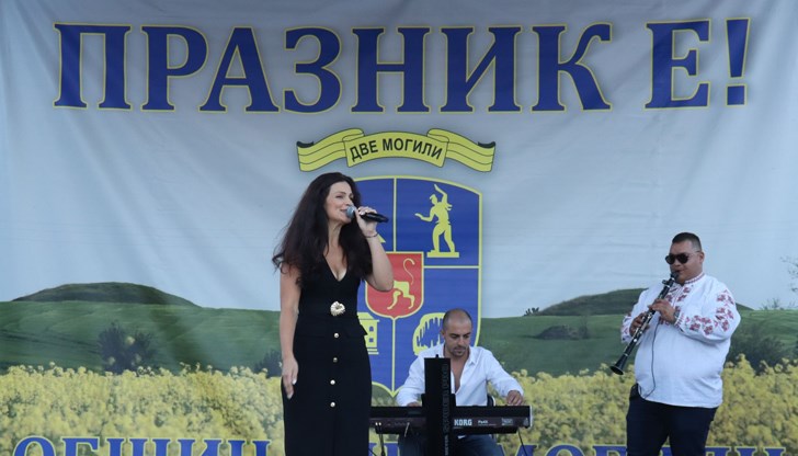 Народната певица Михаела Костуркова изнесе концерт на централния площад