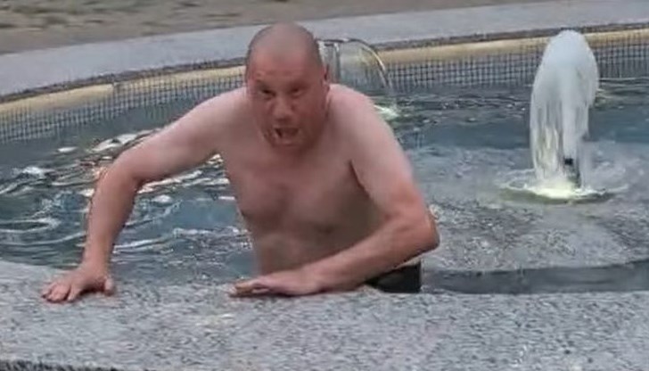 Мъжът неколкократно влизал и излизал от общински фонтан в квартал "Здравец"