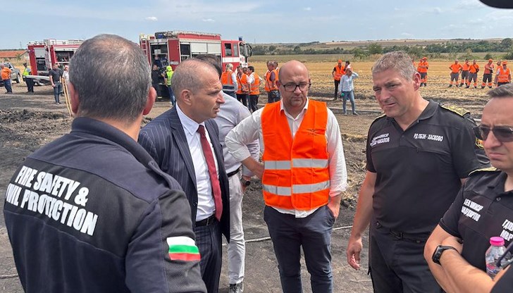 Караджов похвали координацията между институциите за овладяване на пожара Караджов похвали координацията между институциите за овладяване на пожара