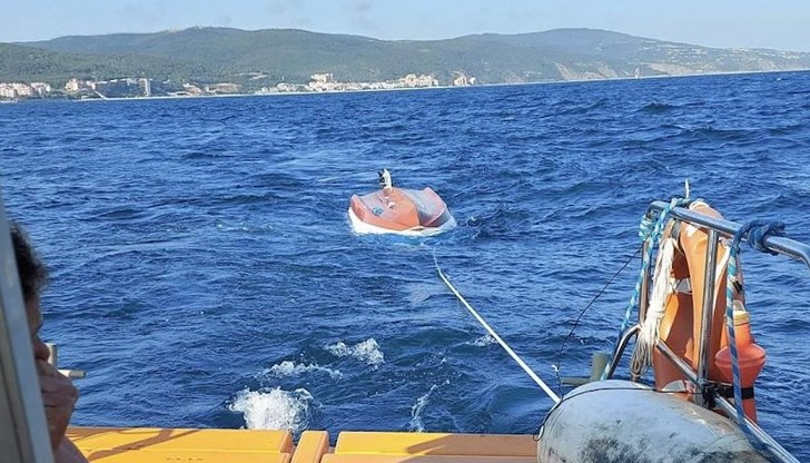 Мястото на инцидента е било локализирано благодарение на преминаваща цивилна лодка