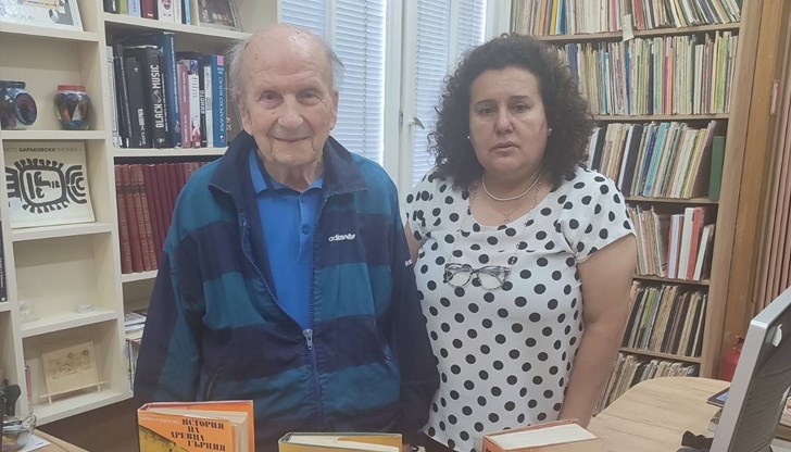 Рачо Стоянов подари творби на Христо Ботев и Йордан Йовков