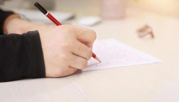 Просветният министър Красимир Вълчев представи в Стара Загора идеи за промени Просветният министър Красимир Вълчев представи в Стара Загора идеи за промени