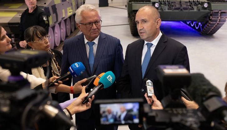 Президентът участва в откриването на най-голямата фабрика за артилерийски боеприпаси в Европа