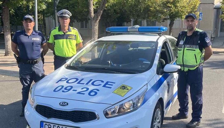 На снимката от ляво надясно: младши инспектор Айхан Юмер, младши инспектор Илия Трингов и младши експерт Олег Раев На снимката от ляво надясно: младши инспектор Айхан Юмер, младши инспектор Илия Трингов и младши експерт Олег Раев