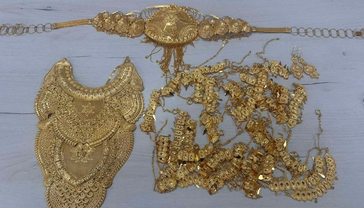 Турски граждани крили злато и сребро в багажа и по телата си