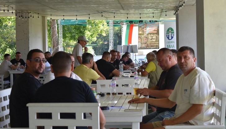 Надпреварата завърши с победа за тандема Стамен Владимиров и Илия Илиев Надпреварата завърши с победа за тандема Стамен Владимиров и Илия Илиев