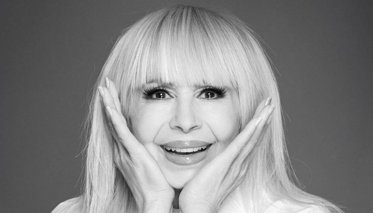 Певицата публикува личното писмо на монарха в социалните мрежи Певицата публикува личното писмо на монарха в социалните мрежи