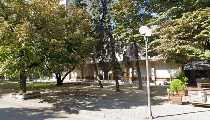 Областният управител категорично отхвърли твърдения за включване на сградата на ул. "Александровска" в списъци за продажба