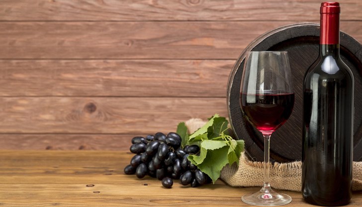 На английски се използва думата muscat и за двата сорта грозде