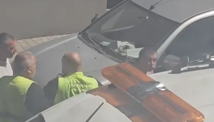 Служители на центъра за градска мобилност и двама шофьори се сблъскаха на улица "Дунав"