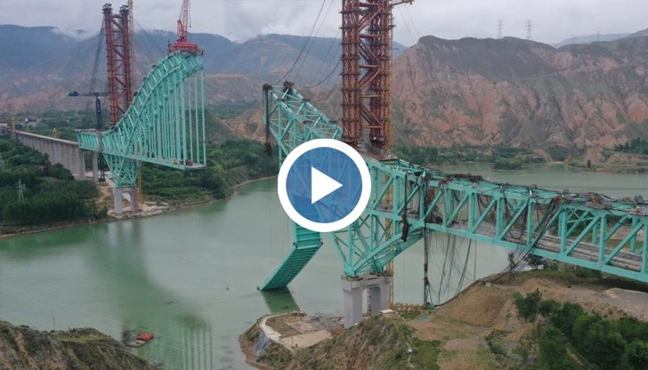 Стоманено въже се скъса по време на строителни работи, четирима други остават в неизвестност