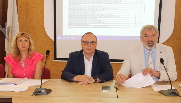 Областният управител разкри детайлите за държавната собственост на среща с медиите и политици Областният управител разкри детайлите за държавната собственост на среща с медиите и политици