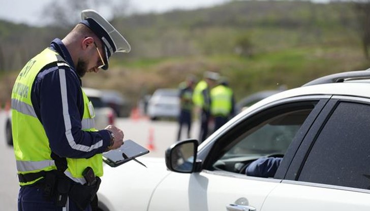 Полицията проверява водачи с документи със съмнителен произход в цяла София