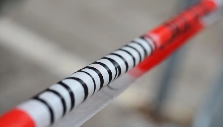 Мъжът е бил маскиран и проникнал в къщата, докато полицаят е на дежурство