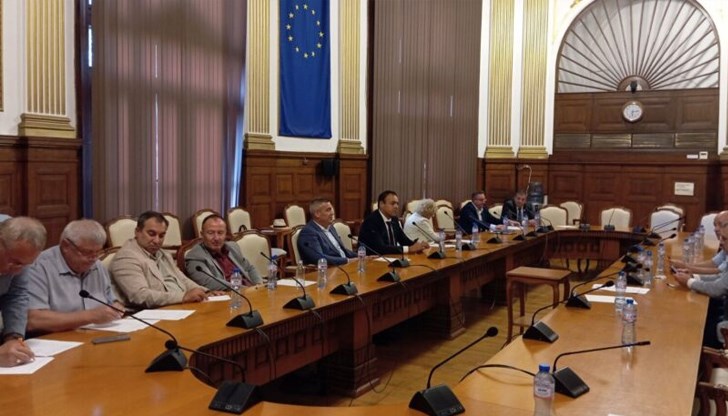 Основните заплати до 2000 лева ще се увеличат с 20%, а над тази сума - с 10%