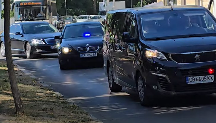 Бившият вътрешен министър настоява за прозрачност относно броя на колите в президентския кортеж и освобождаването на “Тополнишкия” Бившият вътрешен министър настоява за прозрачност относно броя на колите в президентския кортеж и освобождаването на “Тополнишкия”