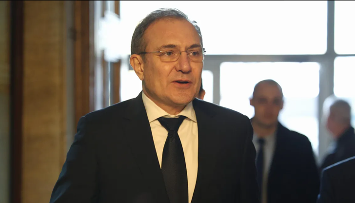 Министър Гуцанов обяви планове за увеличение до 1200 лева от