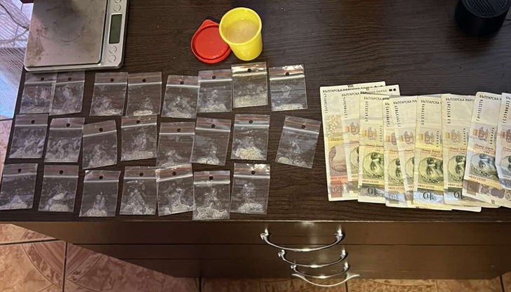 Задържана е и 17-годишна плевенчанка, която пътувала с двама възрастни