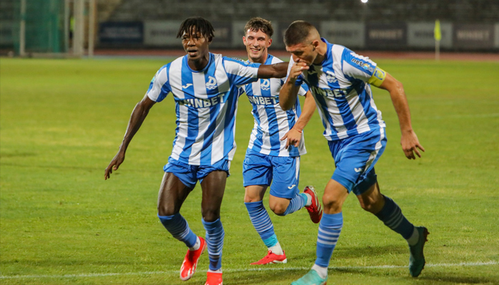 Двата отбора ще премерят сили в 18:00 часа в СанданскиФутболните