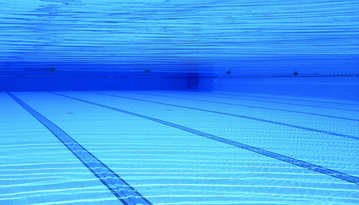 Майката и вуйчото били на метри от детето, но не