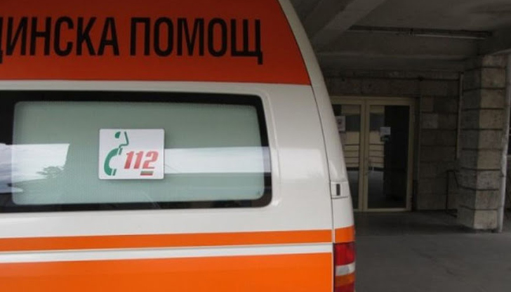 Детето е под наблюдение в ПироговВъзрастна жена и новородено бебе