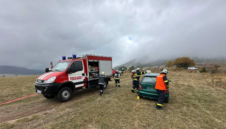 Младежът е подпалил два съседни имота, изгорели са плевни и