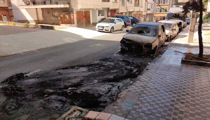 Образувано е досъдебно производство, полицията разследва всички версииЧетири автомобила са