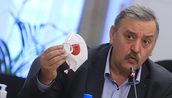 Епидемиологът обяснява причините за лекия ръст на случаите през есенно-зимния