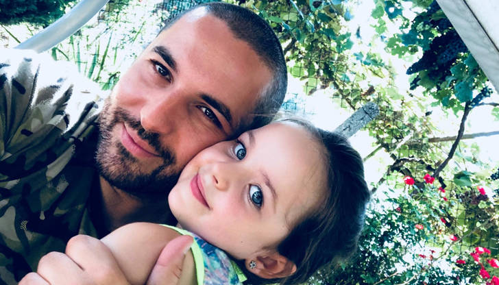 На Георги Ламбев, както и на бабата на Сияна, е