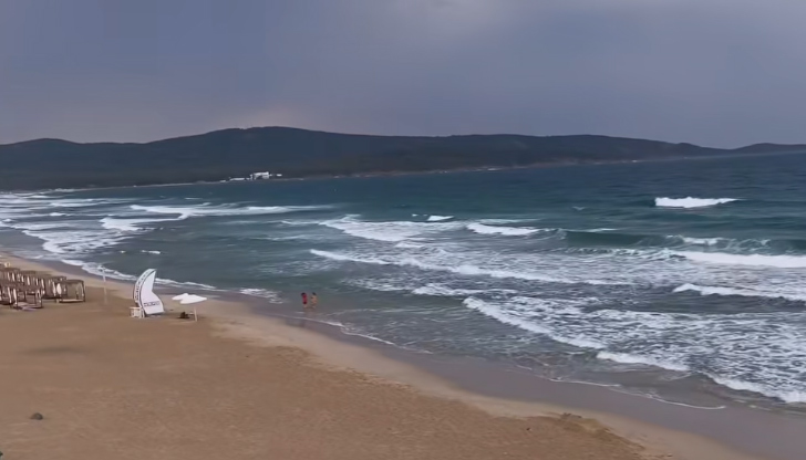 Студен фронт носи бури и градушкиСтуден атмосферен фронт ще премине