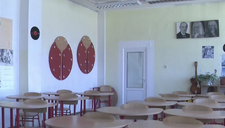 251 училища получиха нови ръководители, но 82 не намериха кандидати,