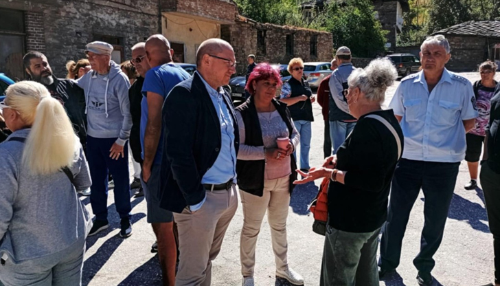 Искат спешни мерки след системни проблеми с водоснабдяванетоДесетки жители на