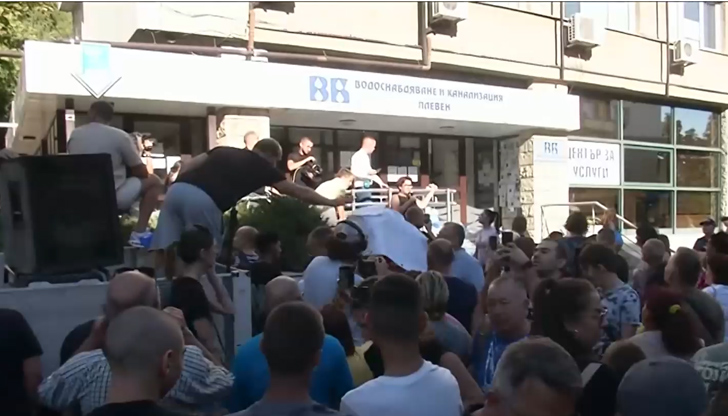 Протестите заради безводието продължават трета седмицаЗа трета поредна седмица жители