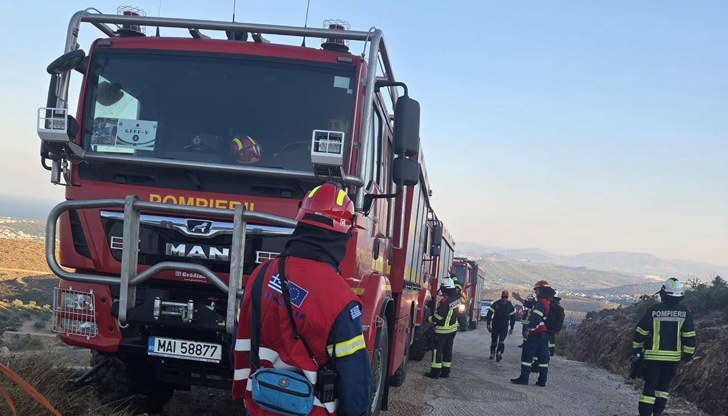 Изгорели са над 1700 хектара земя. Жълт код е обявен