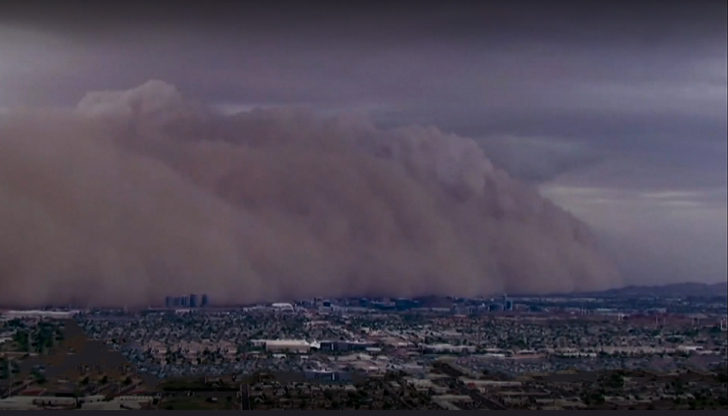 Стена от прах достигна три километра височина и спря полетите