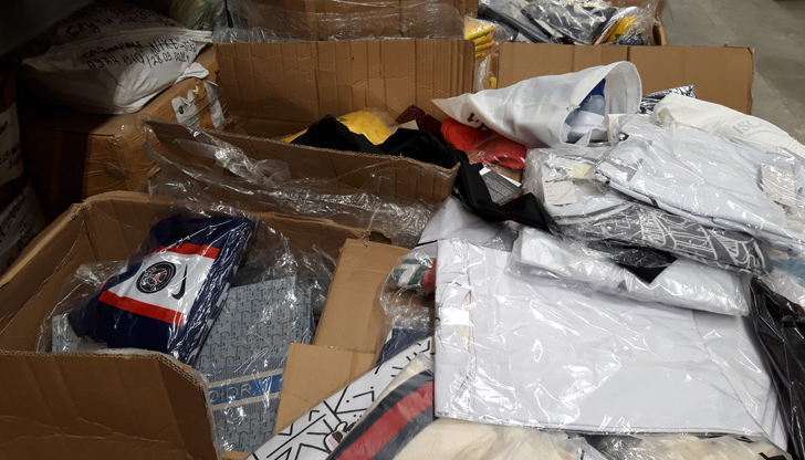 Контрабандата е открита при проверки на два автобуса с турска