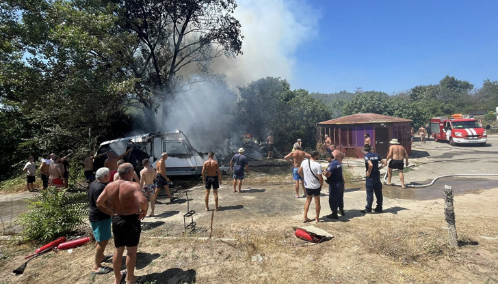 Пожарът е потушен от екипи на пожарната, няма данни за